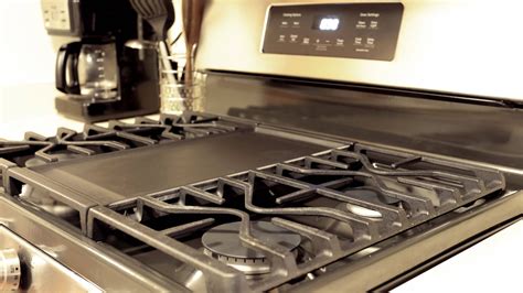my gas oven won't turn on but the stove works
